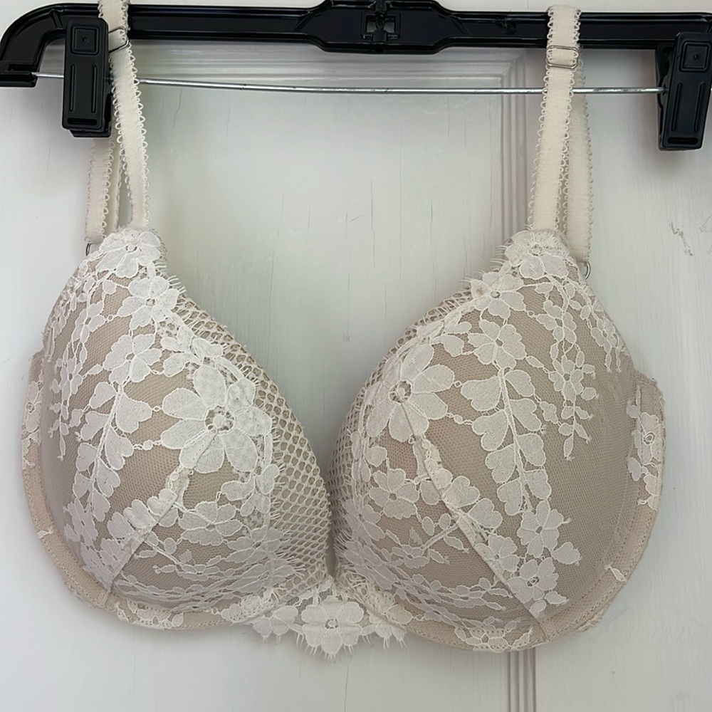 32DD VS BRA